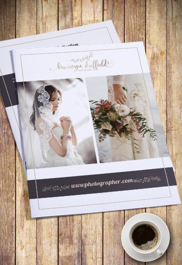 Dwujęzyczna broszura ślubna złożona na połowę. - Ślub